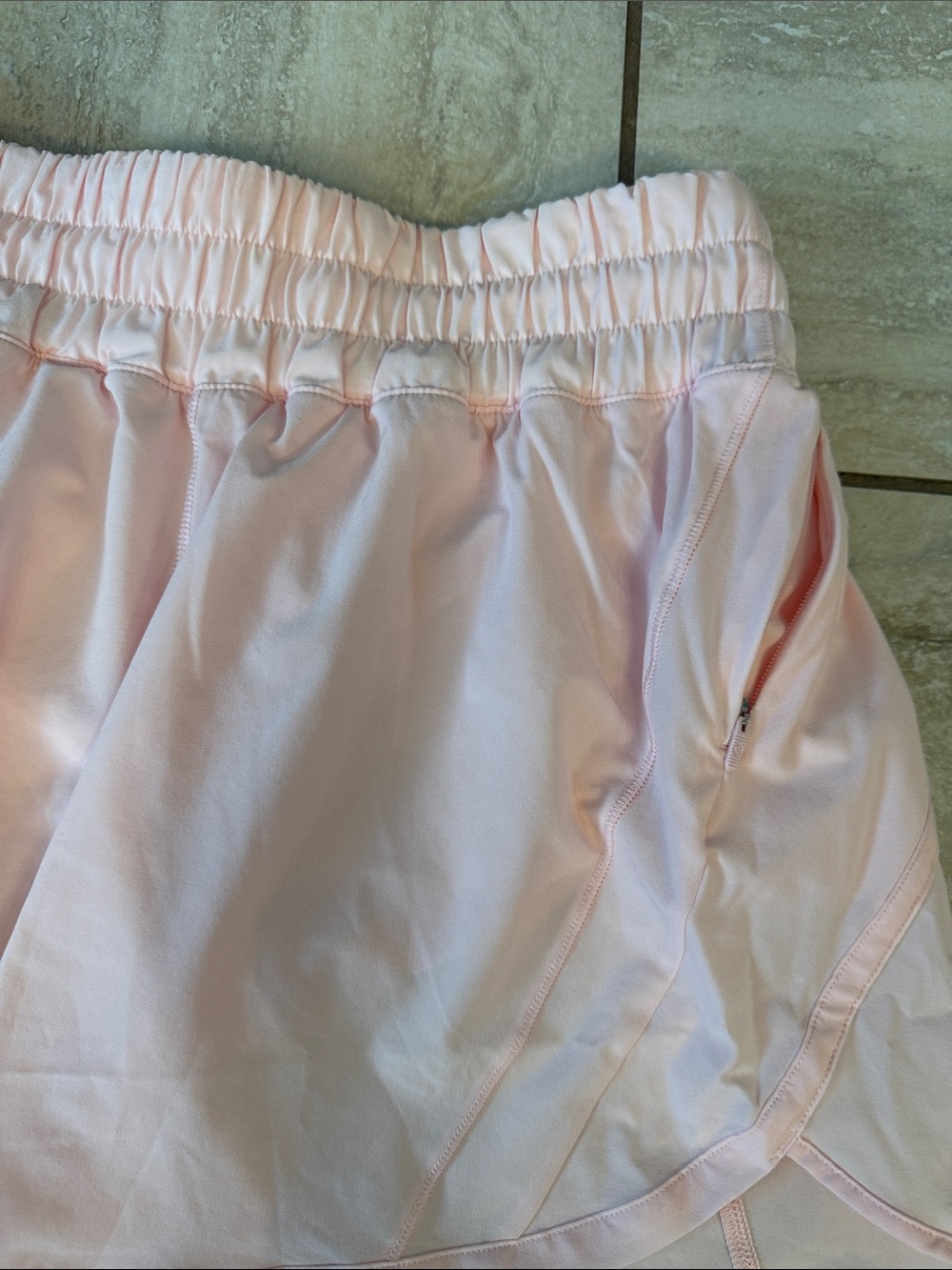 Lululemon Track That Mid-Rise Lined
Short 5" Strawberry Milkshake Size 6 - Picture 6 of 16